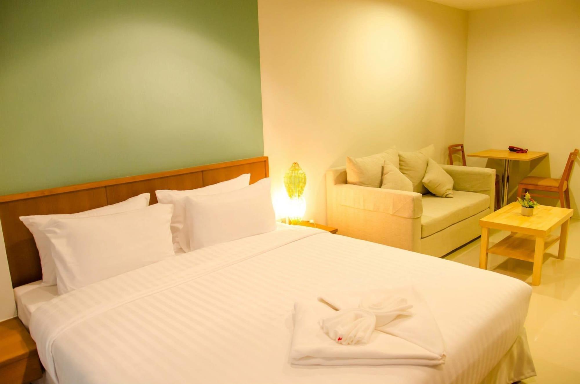 Crystal Jade Hotel Rayong Buitenkant foto